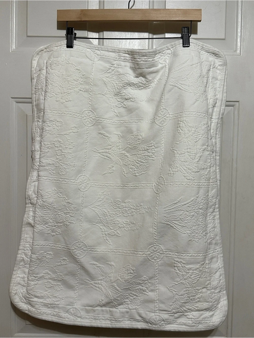 VTG Crown Crafts Matelasse White Floral Embossed Standard Pillow Sham Set Of 2